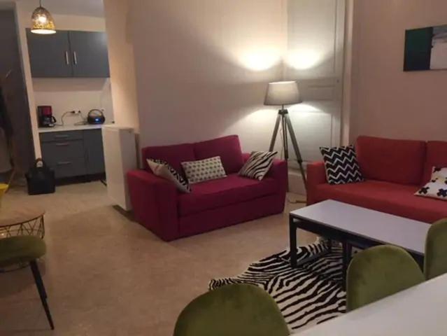 Apartmán Cap Coutellerie - Sejours Pros Ou Familles En Hypercentre De Thiers Exteriér fotografie