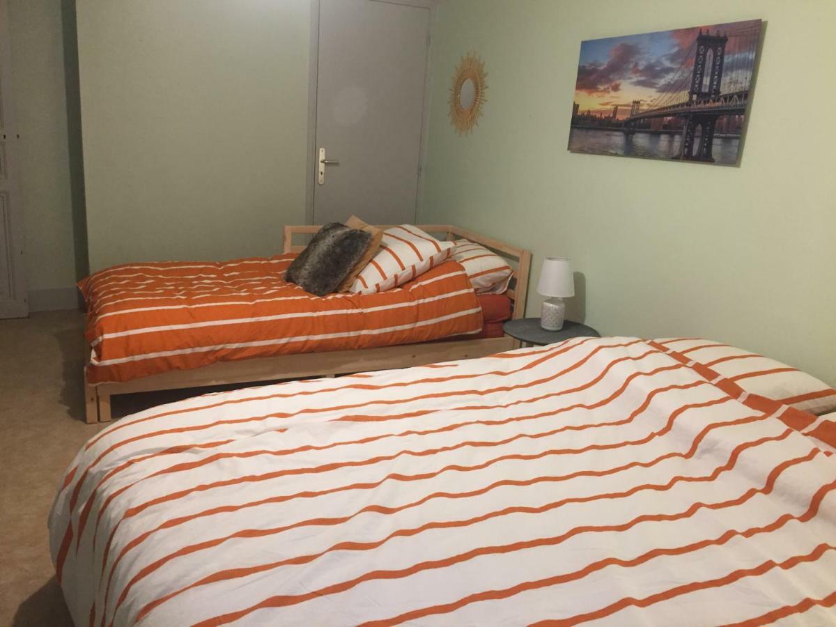 Apartmán Cap Coutellerie - Sejours Pros Ou Familles En Hypercentre De Thiers Exteriér fotografie