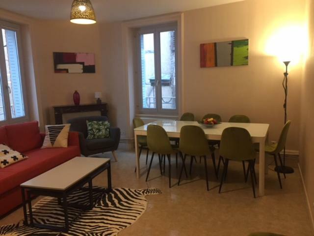 Apartmán Cap Coutellerie - Sejours Pros Ou Familles En Hypercentre De Thiers Exteriér fotografie