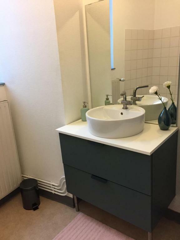 Apartmán Cap Coutellerie - Sejours Pros Ou Familles En Hypercentre De Thiers Exteriér fotografie